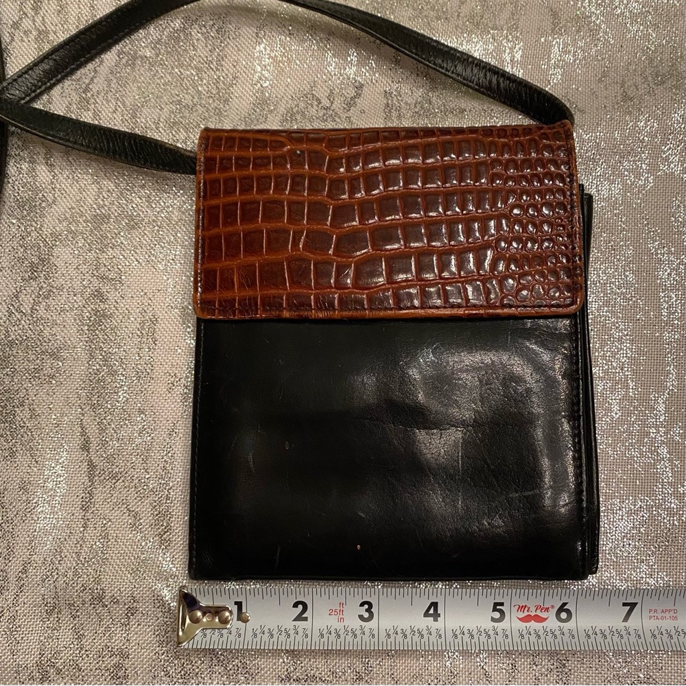 VTG Tusk Elegant Black and Brown Leather Crossbody